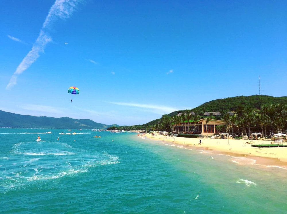 The white sand and crystal-clear water of Hon Tam offer an ideal space to immerse yourself in nature